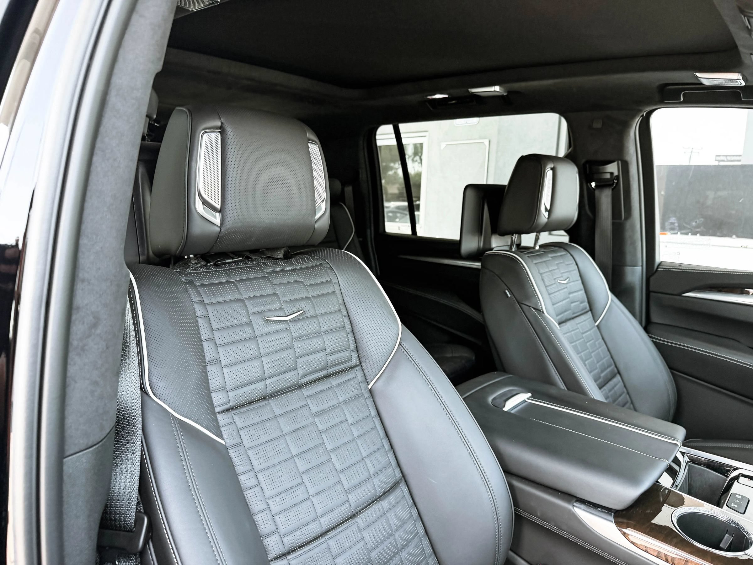 Used 2025 Cadillac Escalade ESV Sport Platinum AWD/4WD image 32