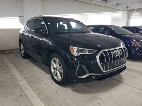 Used 2024 Audi Q3 2.0T Premium w/ Convenience Package AWD/4WD image 2