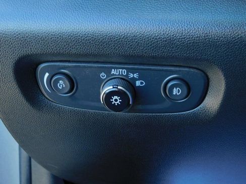 Used 2021 Chevrolet Traverse LT FWD image 21