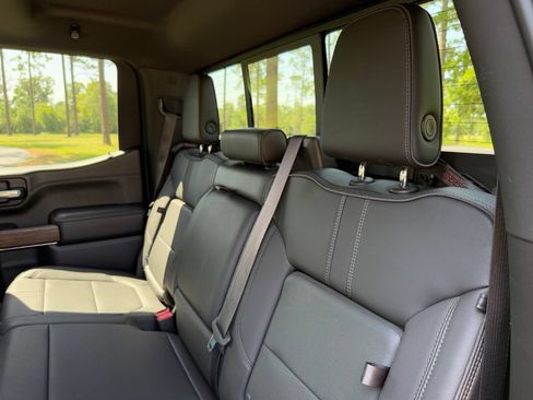 Used 2021 Chevrolet Silverado 1500 High Country w/ Technology Package AWD/4WD image 30