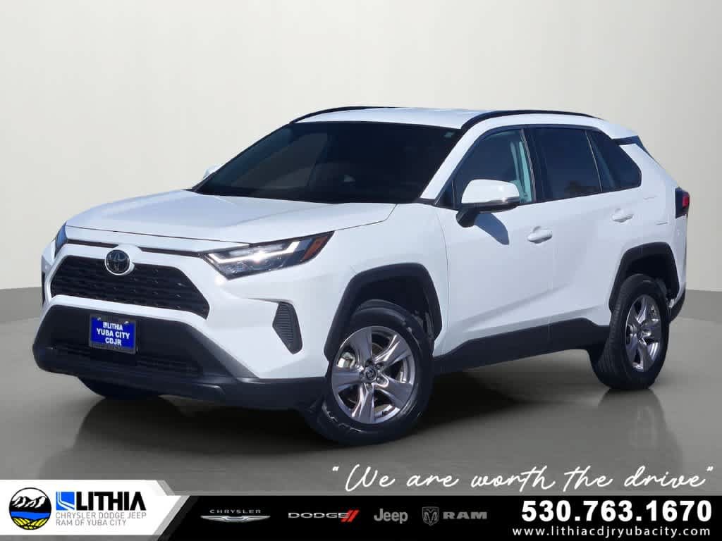 Used 2025 Toyota RAV4 XLE AWD/4WD image 1