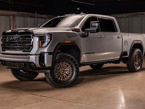 Used 2025 GMC Sierra 3500 AT4 w/ AT4 Premium Plus Package AWD/4WD image 4