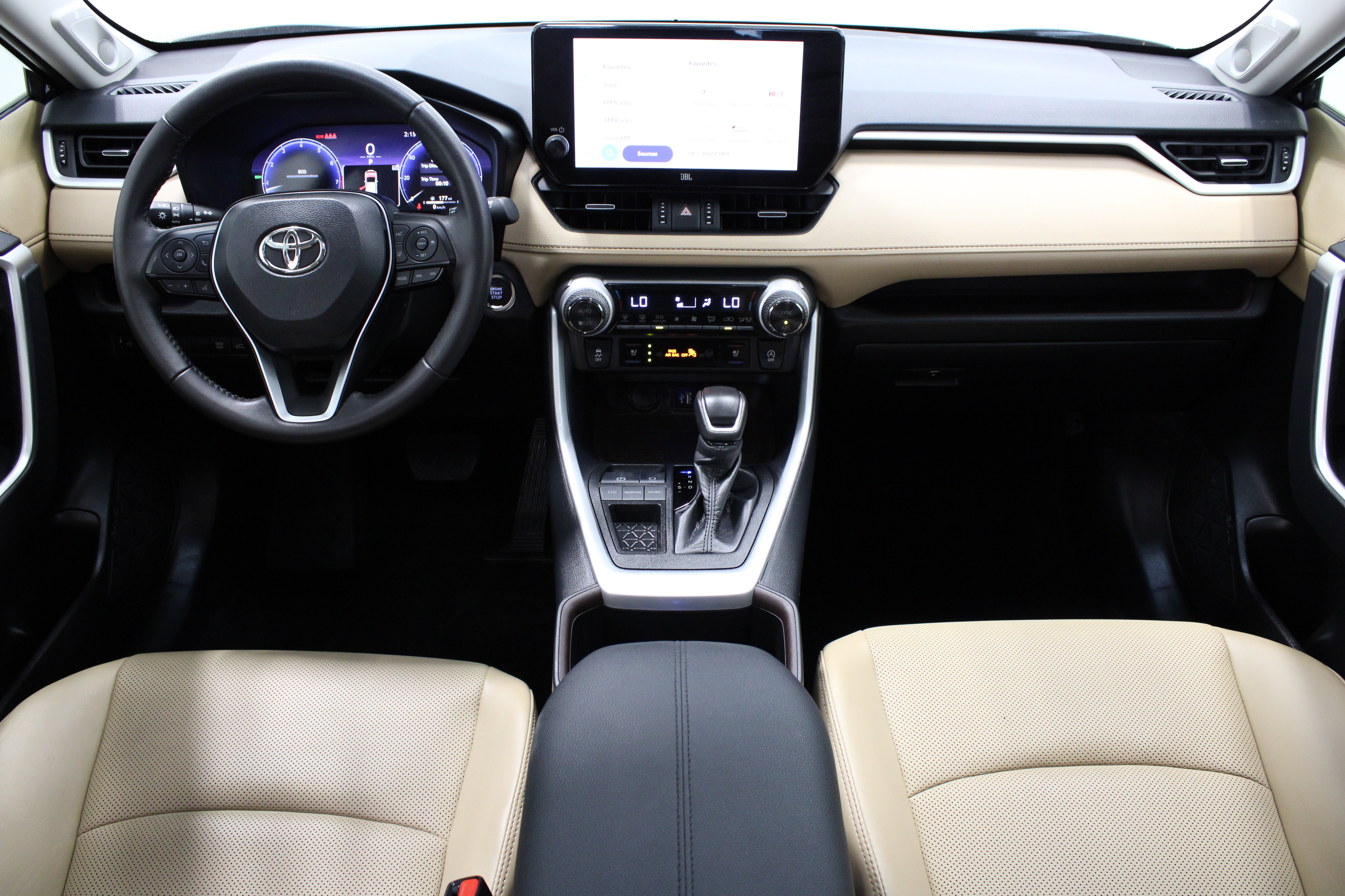 Used 2025 Toyota RAV4 Limited FWD image 31