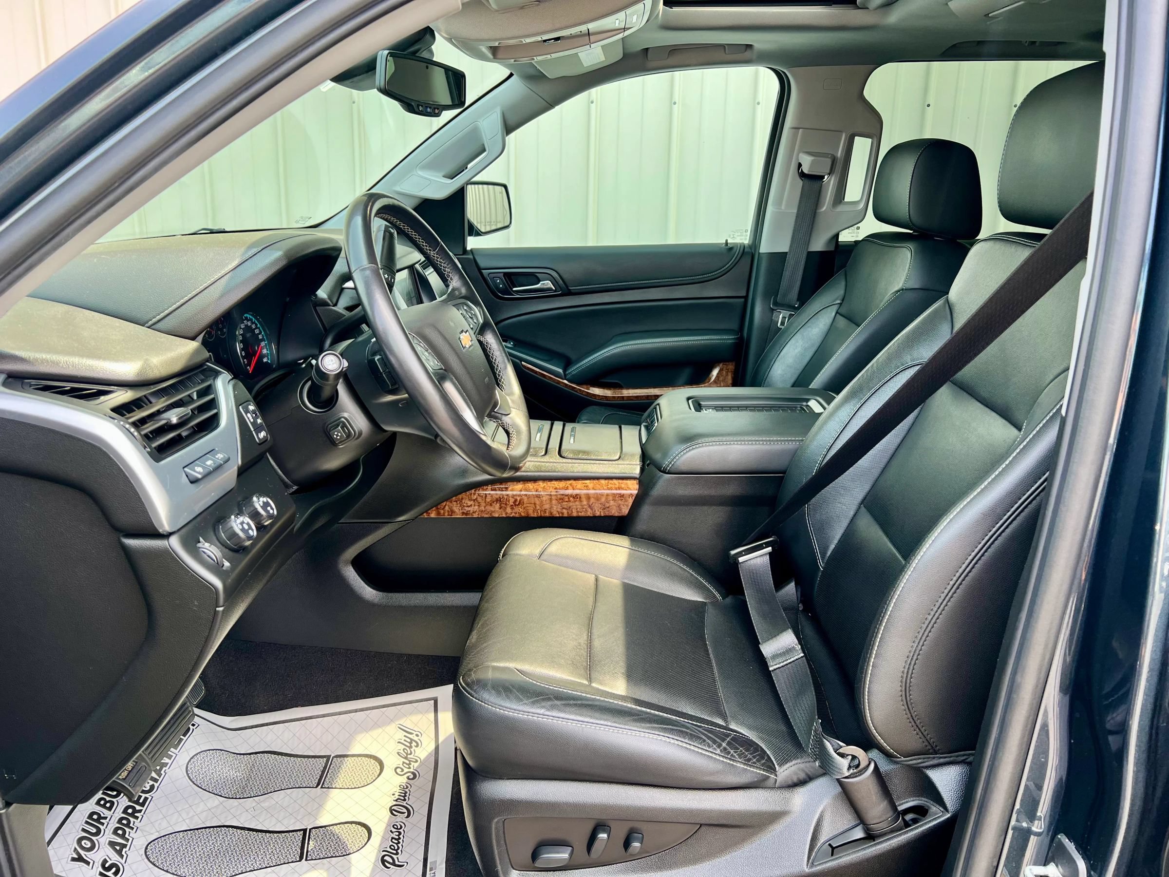 Used 2020 Chevrolet Suburban Premier AWD/4WD image 32