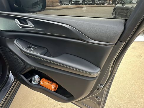 Used 2023 Jeep Grand Cherokee Altitude image 18