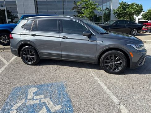 Used 2024 Volkswagen Tiguan SE AWD/4WD image 36