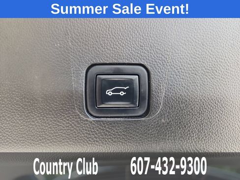 Used 2023 Chevrolet Traverse LT AWD/4WD image 32