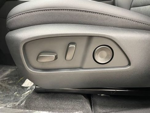 New 2026 Chevrolet Equinox LT w/ Convenience Package II AWD/4WD image 10