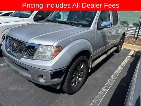 Used 2014 Nissan Frontier SL w/ SL Moonroof Package AWD/4WD image 3