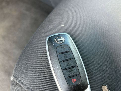 Used 2025 Nissan Pathfinder SV FWD image 27