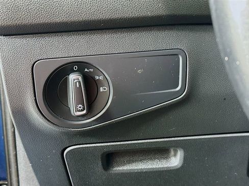 Used 2019 Volkswagen Tiguan SE w/ Panoramic Sunroof Package image 10