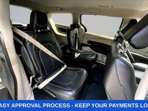 Used 2024 Chrysler Pacifica Touring-L FWD image 26