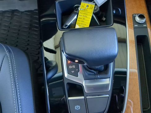 Used 2023 Audi Q5 2.0T Premium w/ Convenience Package image 9