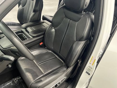 Used 2024 Jeep Wagoneer Series II w/ Flexible Seating Group RWD image 11