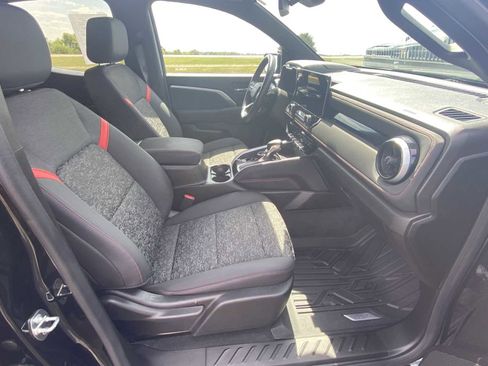 Used 2023 Chevrolet Colorado Z71 w/ Z71 Convenience Package 2 image 25