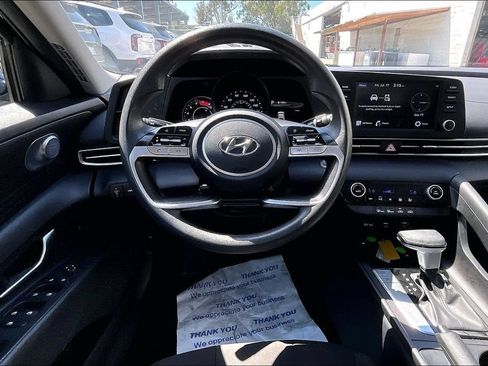 Used 2023 Hyundai Elantra SEL FWD image 7