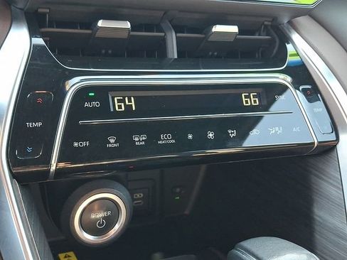 Certified 2023 Toyota Venza Limited AWD/4WD image 15