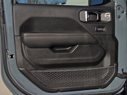 New 2025 Jeep Gladiator Sport image 17