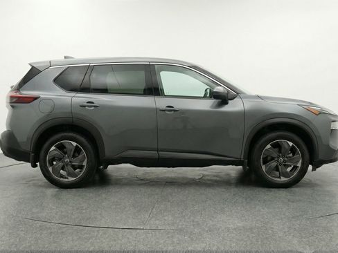 Used 2025 Nissan Rogue SV image 11