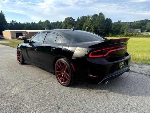 Used 2017 Dodge Charger R/T image 9