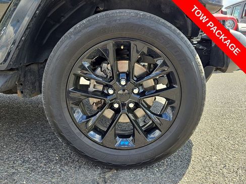 Used 2022 Jeep Wrangler Unlimited Sahara w/ Cold Weather Group AWD/4WD image 8