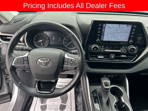 Used 2021 Toyota Highlander XLE FWD image 6