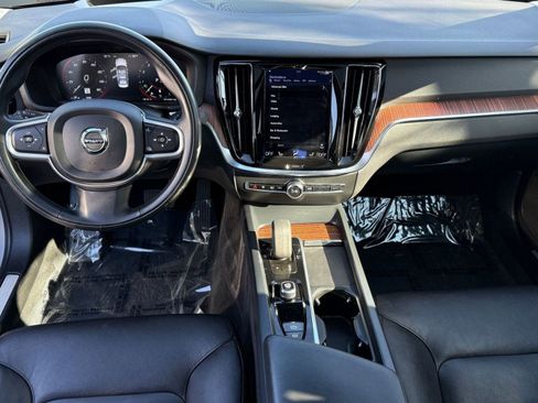Used 2022 Volvo S60 B5 Momentum image 29