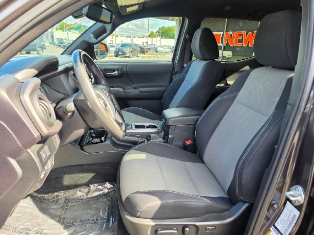 Used 2023 Toyota Tacoma TRD Sport AWD/4WD image 21