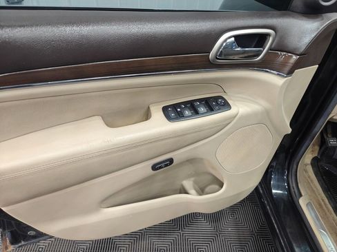 Used 2014 Jeep Grand Cherokee Overland AWD/4WD image 52