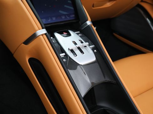 Certified 2025 Ferrari Roma Spider RWD image 32