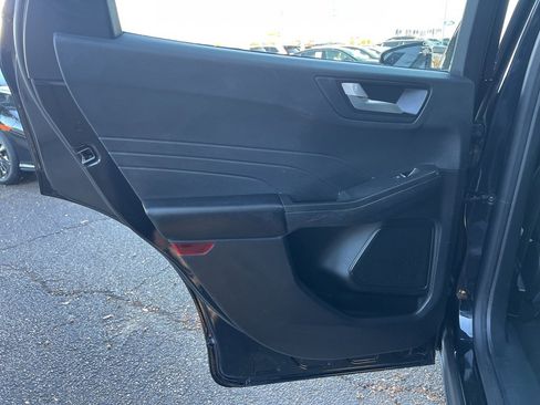 Used 2021 Ford Escape SE w/ SE Sport Appearance Package image 18