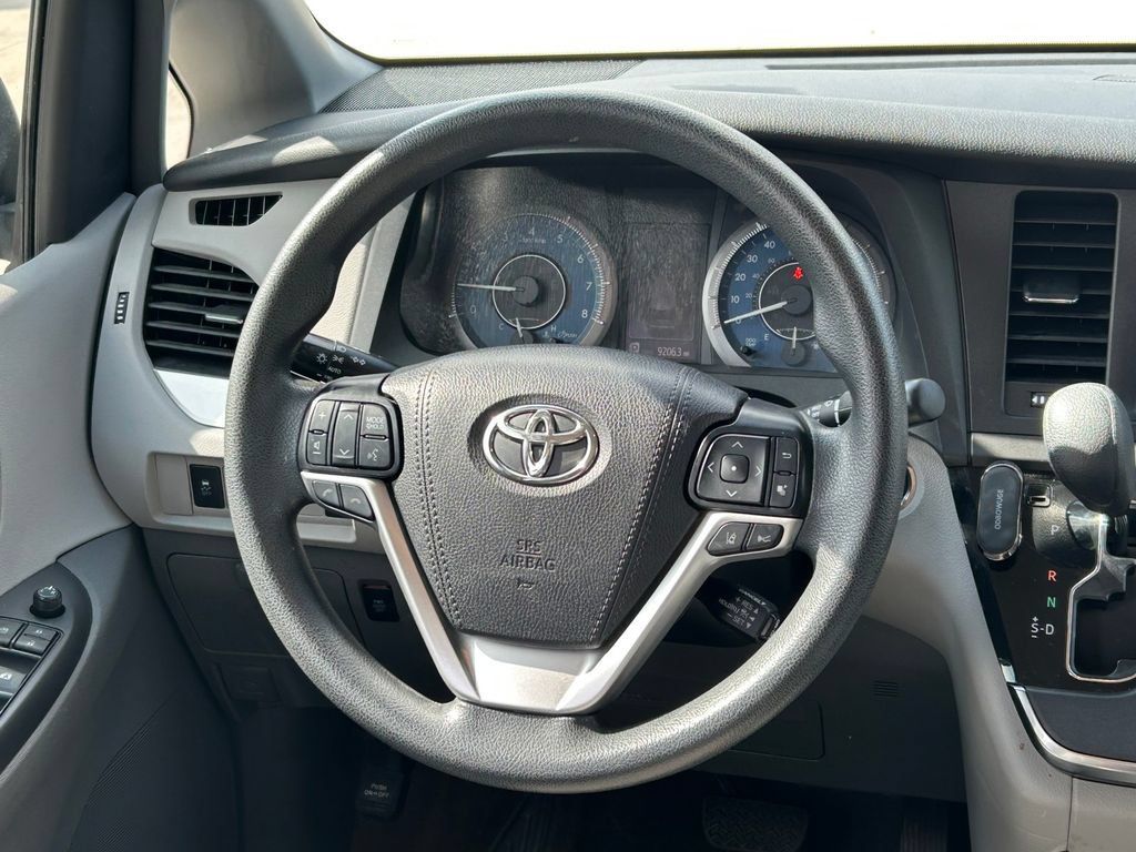 Used 2019 Toyota Sienna LE w/ LE Preferred Package FWD image 37