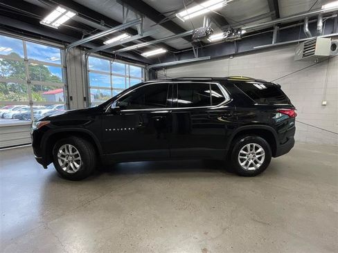 Used 2019 Chevrolet Traverse LT FWD image 2