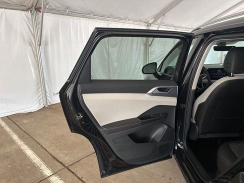 New 2026 Volkswagen Taos SE FWD image 11