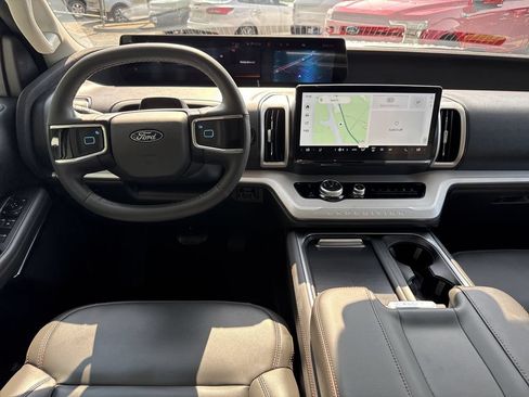 Used 2025 Ford Expedition Active AWD/4WD image 22