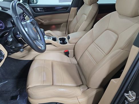 Certified 2023 Porsche Cayenne AWD/4WD image 5