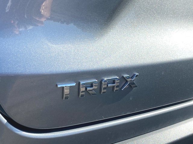 Used 2025 Chevrolet Trax LT w/ Sunroof Package FWD image 31