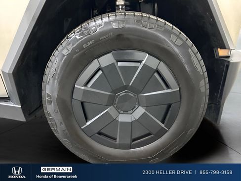 Used 2024 Tesla Cybertruck AWD Crew Cab image 26