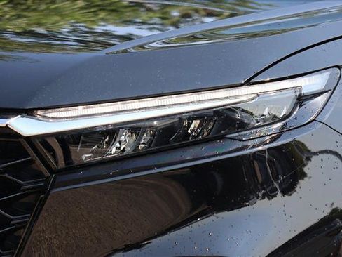 Used 2025 Honda CR-V EX image 10