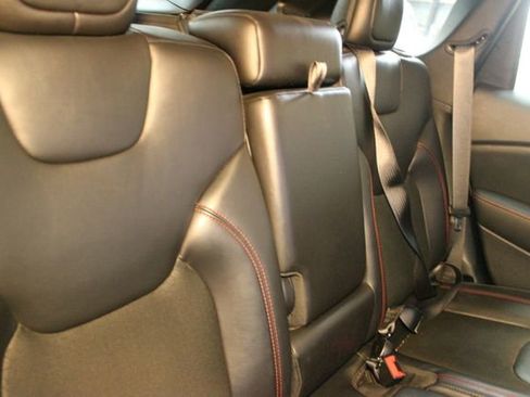 Used 2020 Jeep Cherokee Trailhawk w/ Comfort & Convenience Group image 14