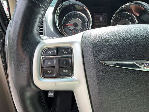Used 2016 Chrysler Town & Country Touring w/ Driver Convenience Group FWD image 25