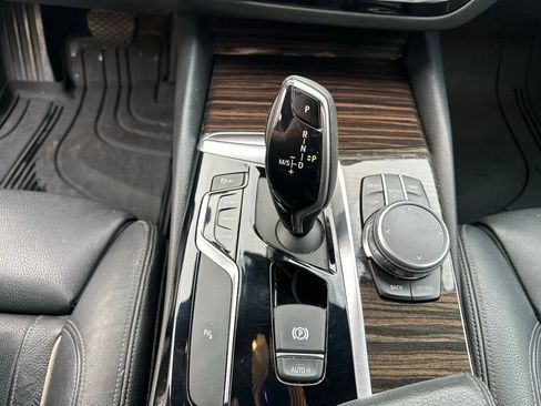 Used 2020 BMW 530i w/ Convenience Package RWD image 24