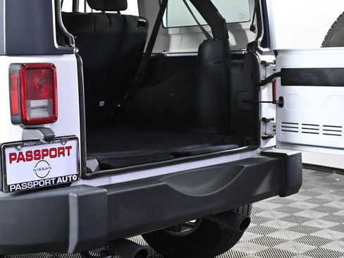 Used 2018 Jeep Wrangler Unlimited Sport S image 27