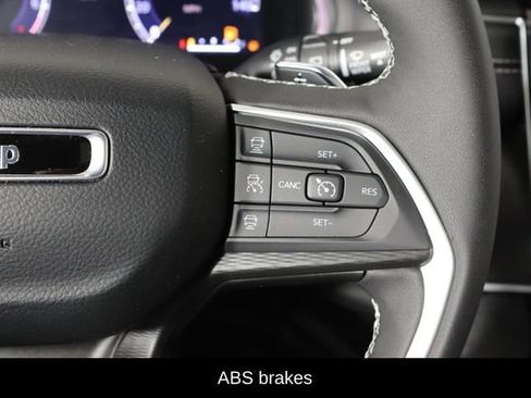 Used 2025 Jeep Grand Cherokee L Altitude AWD/4WD image 10