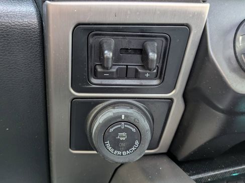 Used 2022 Ford F250 Platinum w/ FX4 Off-Road Package image 17