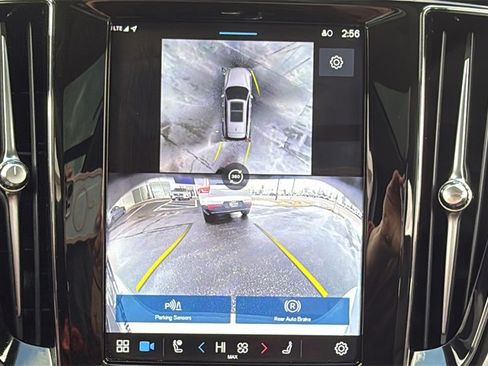 Certified 2025 Volvo V60 B5 Cross Country Plus image 18