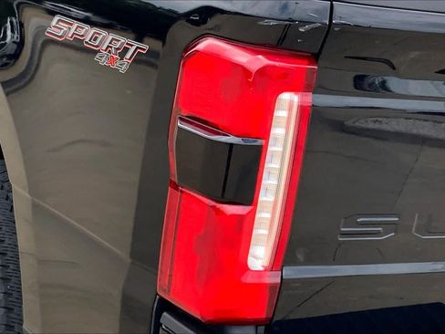 Used 2024 Ford F250 Lariat w/ Lariat Ultimate Package AWD/4WD image 27