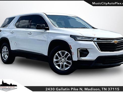 Used 2022 Chevrolet Traverse LS FWD image 1