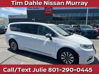 Used 2023 Chrysler Pacifica Limited FWD video 1
