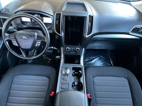 Certified 2024 Ford Edge SE w/ Black Appearance Package image 13